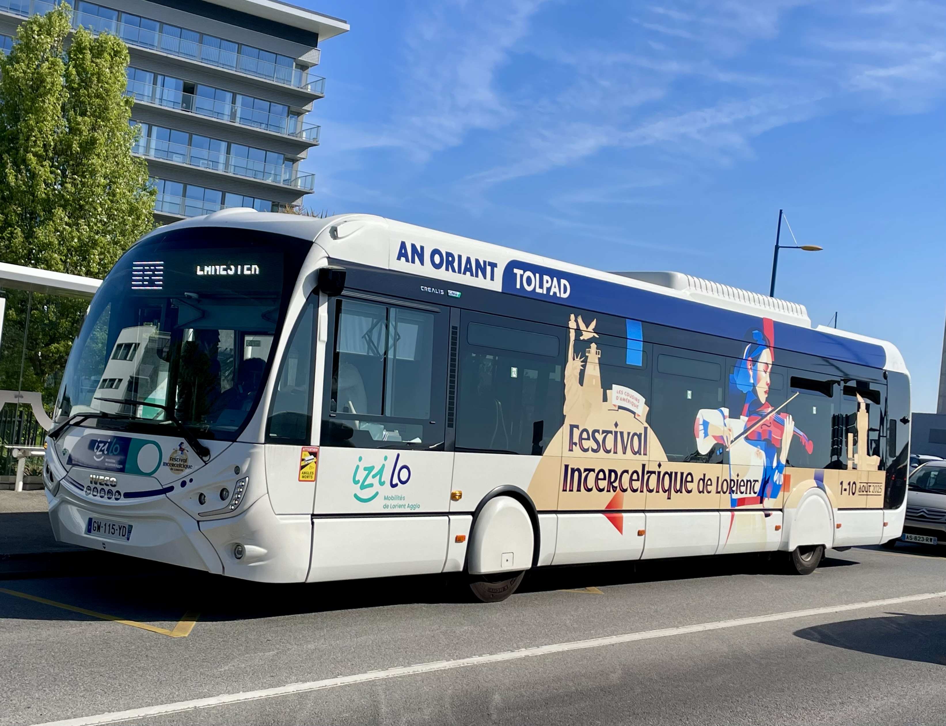 Bus floqué FIL 2025_crédit IziLo Mobilités Lorient Agglomération