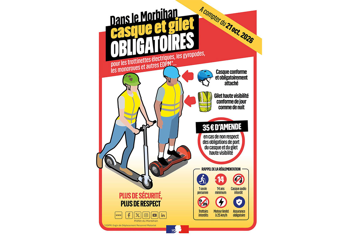 Affiche du préfet du Morbihan annonçant qu’à compter du 21 octobre 2026, le port du casque attaché et du gilet haute visibilité est obligatoire pour les utilisateurs de trottinettes électriques, gyropodes, monoroues et autres engins de déplacement personnel motorisés (EDPM). L’affiche rappelle également les règles de circulation et de sécurité : une seule personne par engin, âge minimum de 14 ans, écouteurs interdits, circulation sur les trottoirs interdite, vitesse limitée à 25 km/h et assurance obligatoire. Une amende de 35 € est prévue en cas de non-respect des obligations relatives au casque et au gilet haute visibilité.